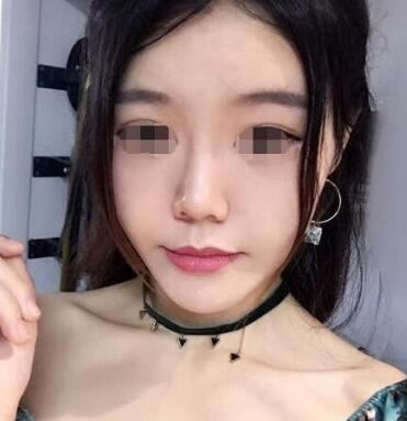 李纯青